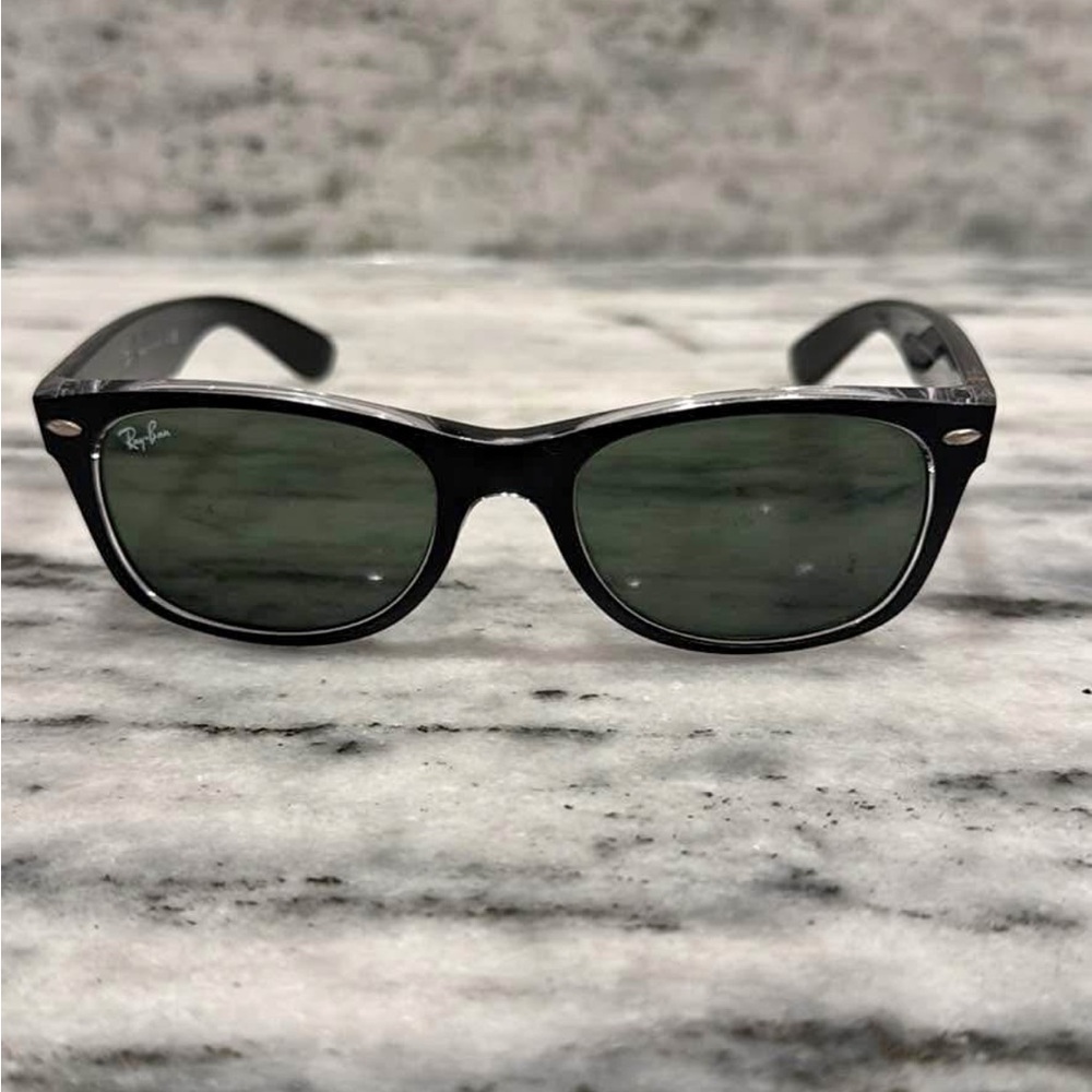 Ray-Ban Men’s Black Frame Sunglasses with Green Lenses - Classic Wayfarer Style